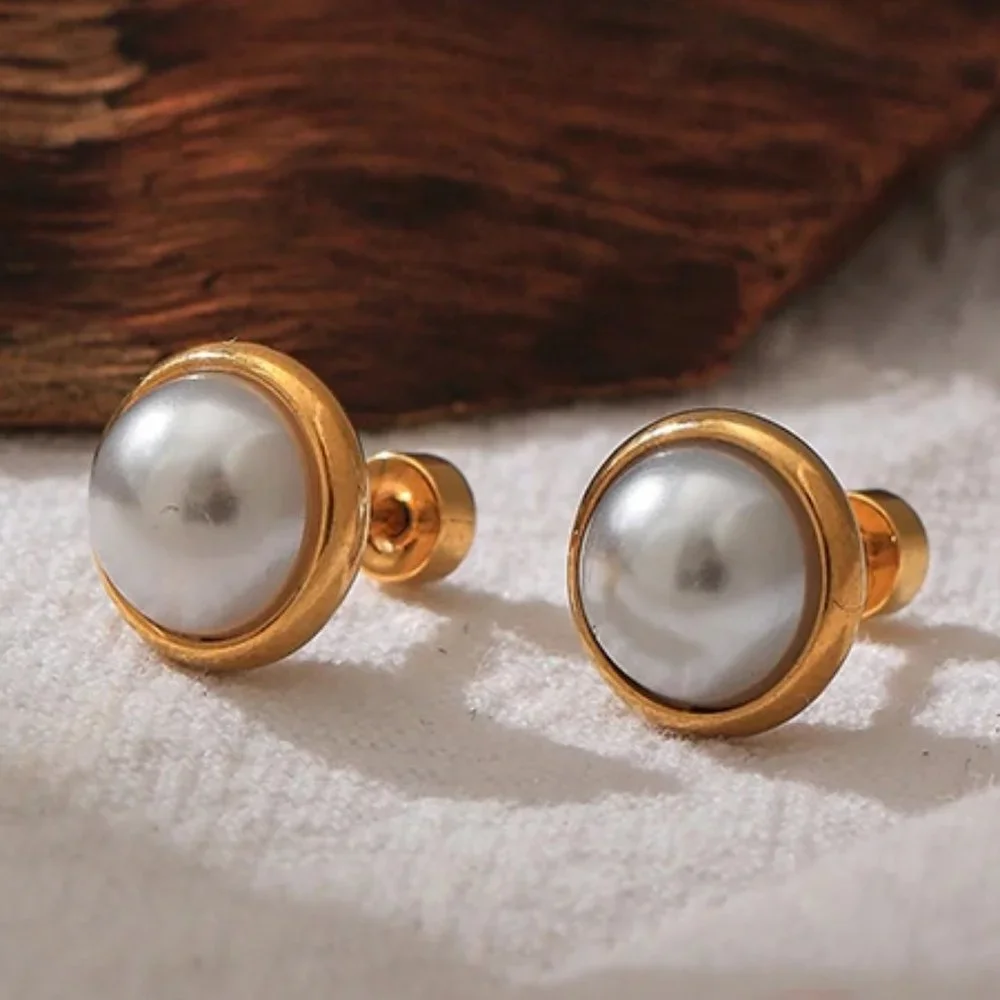 NEW 18K Gold Plated Pearl Stud Earrings - Picture 1 of 6